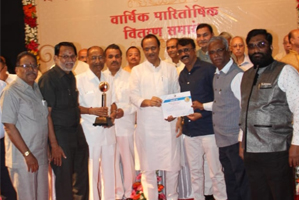 Late Padmabhushan Vasantdada Patil Best Co.Op. Bank Award under Deposit 500 Cr to 1000 Cr Group from The Maharastra State Co. Op. Bank Association Ltd.Mumbai